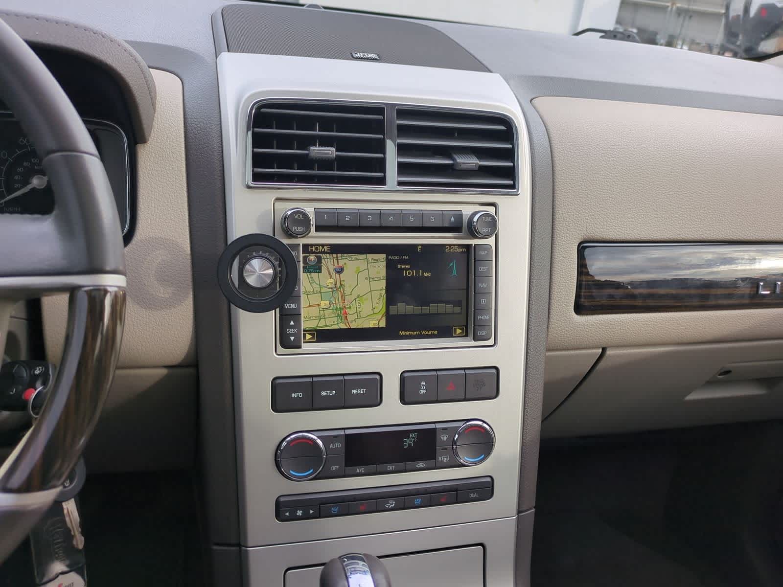 Thumbnail: 2010 Lincoln MKX - 28