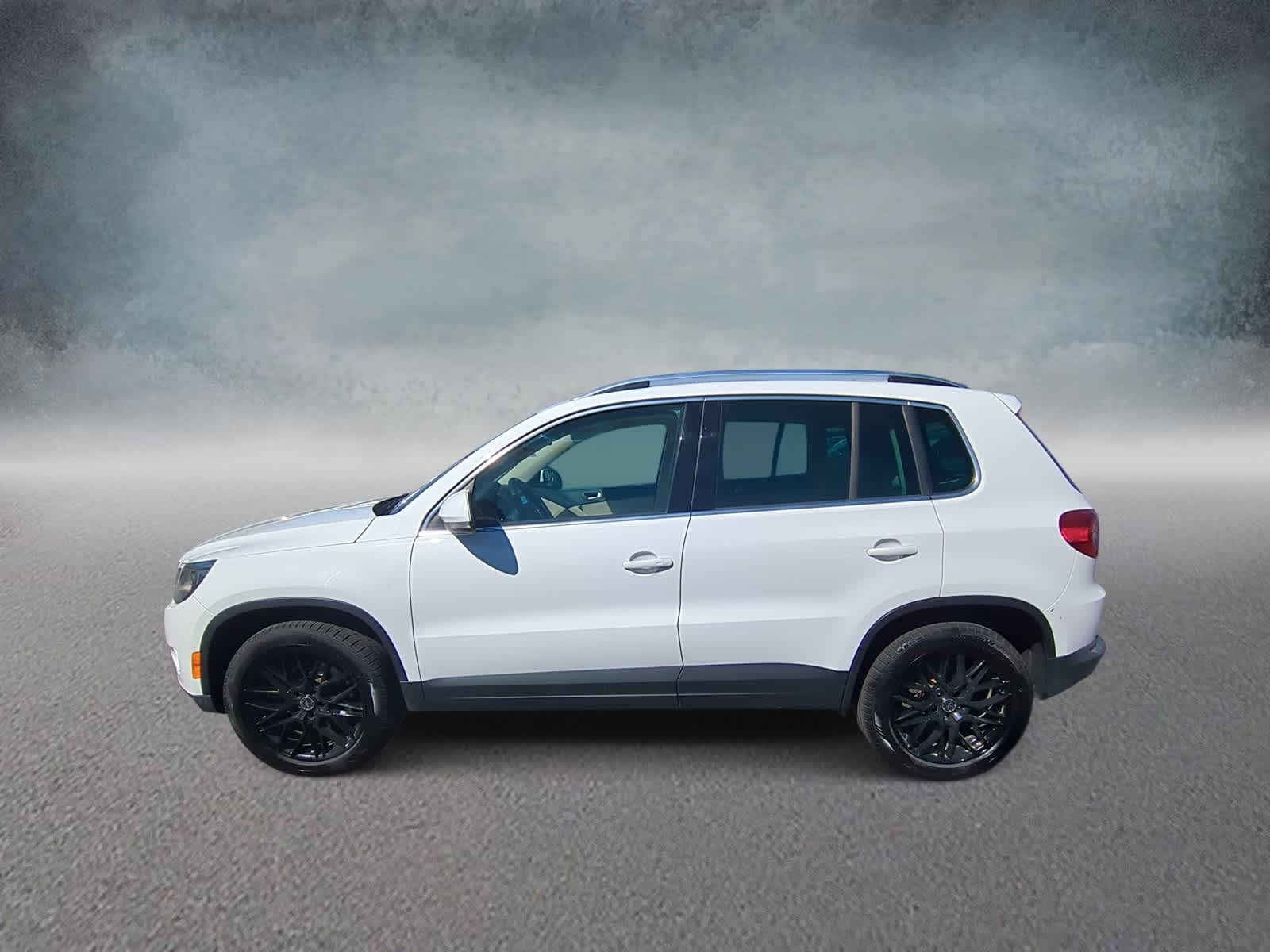 Thumbnail: 2011 Volkswagen Tiguan - 5