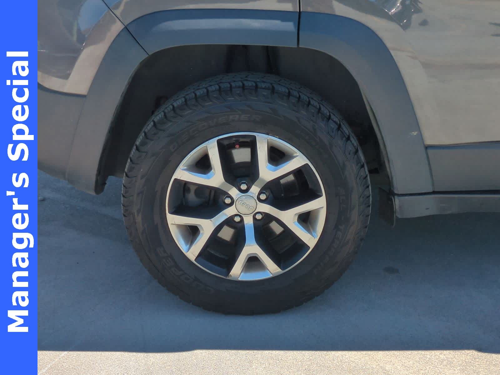 Thumbnail: 2016 Jeep Cherokee - 14