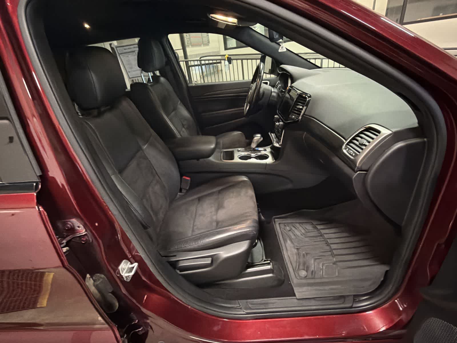 Thumbnail: 2020 Jeep Grand Cherokee - 22