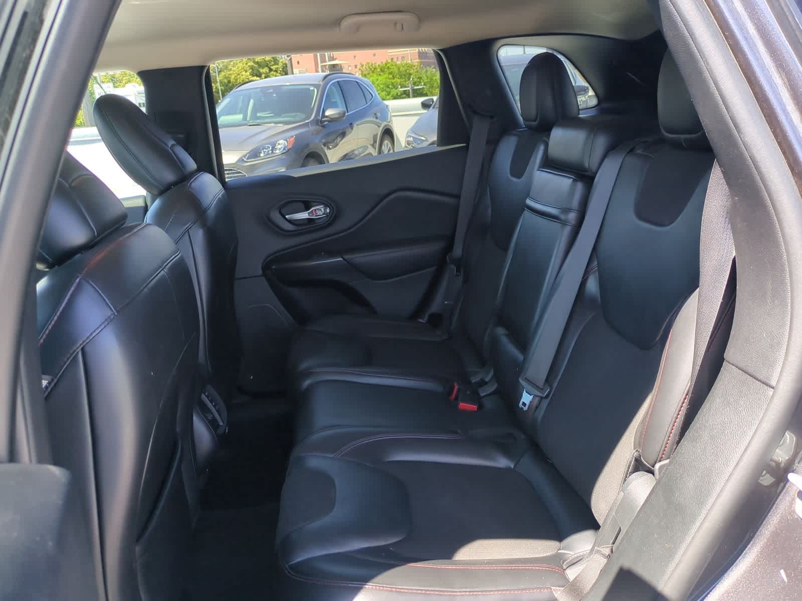 Thumbnail: 2016 Jeep Cherokee - 21