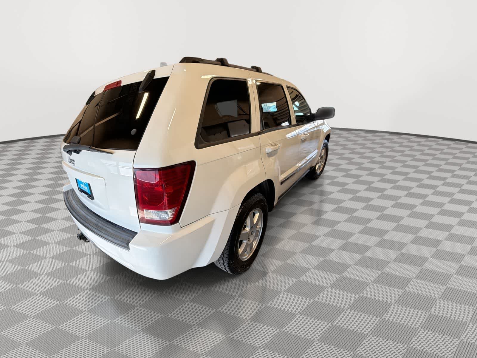 Thumbnail: 2010 Jeep Grand Cherokee - 8