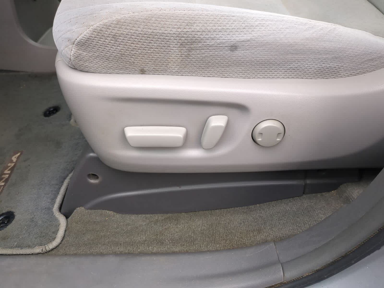 Thumbnail: 2018 Toyota Sienna - 18