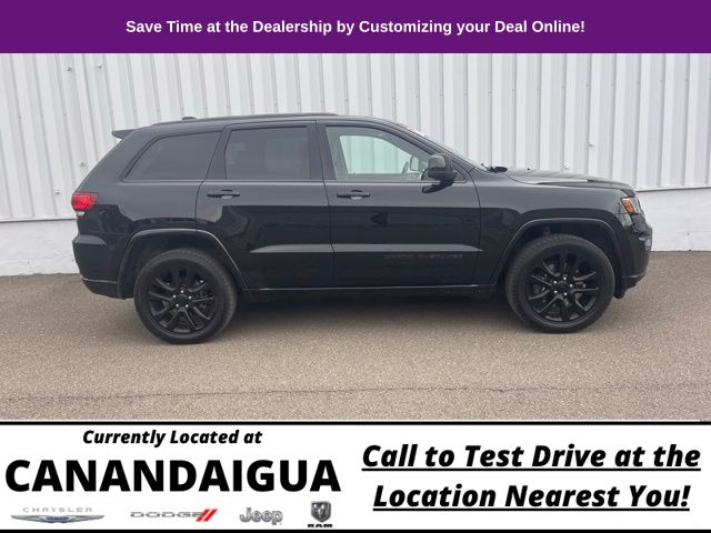 2021 Jeep Grand Cherokee Laredo X photo 2