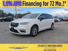 2026 Chrysler Pacifica Select Passenger Van