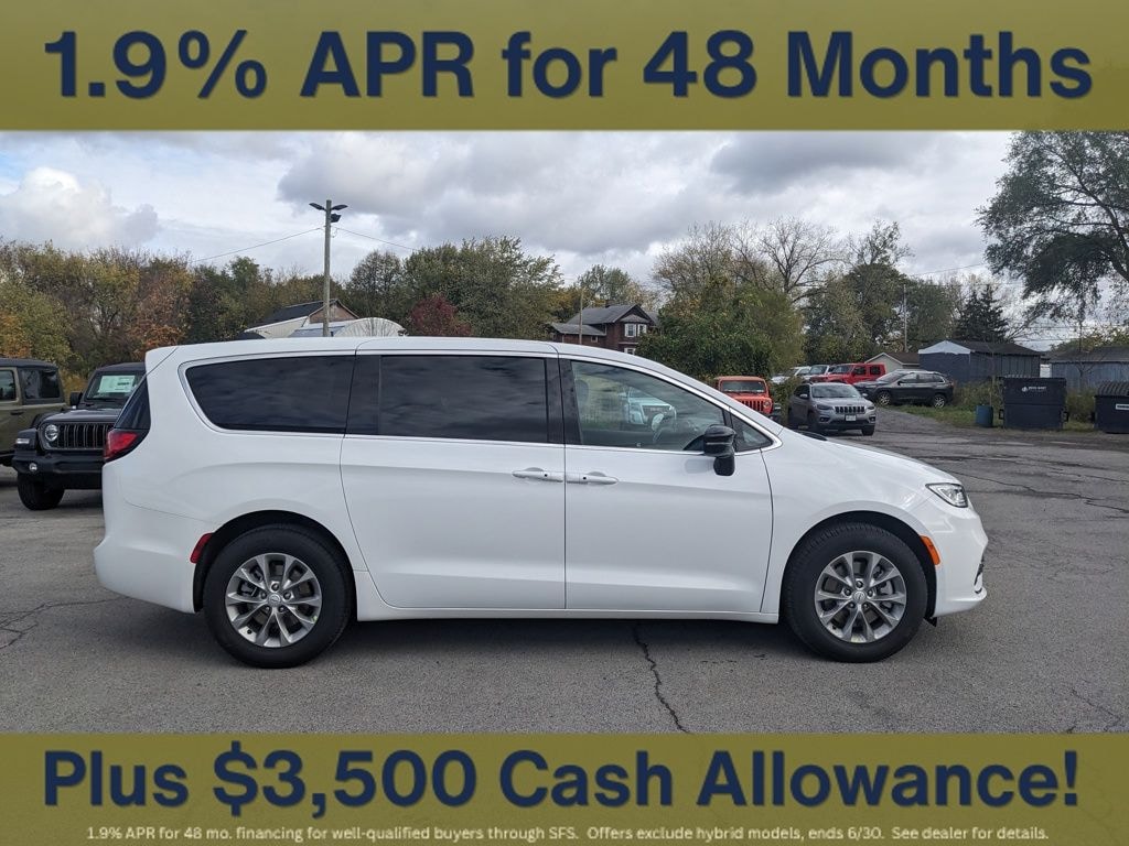 New 2026 Chrysler Pacifica Select Passenger Van
