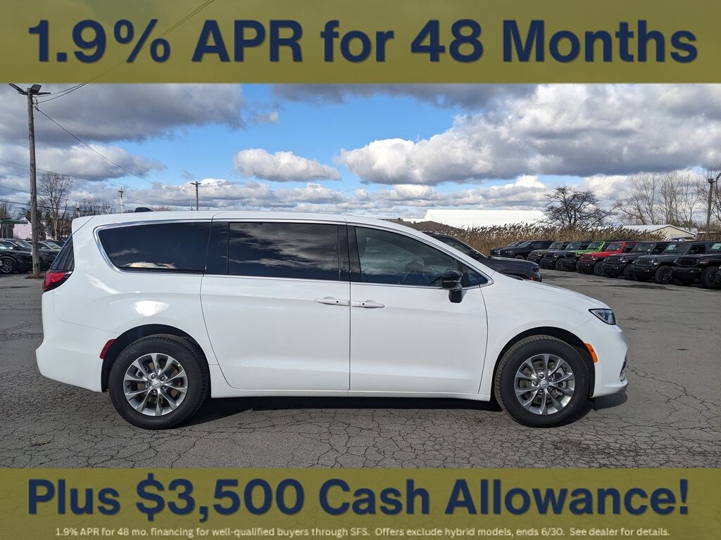 New 2026 Chrysler Pacifica Select Passenger Van
