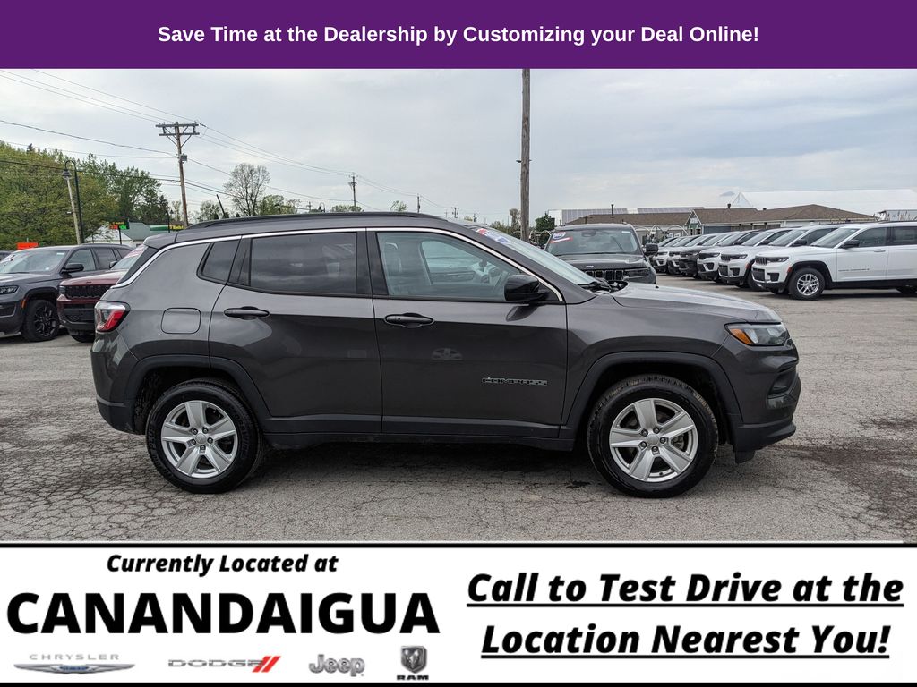 2022 Jeep Compass Latitude photo 4