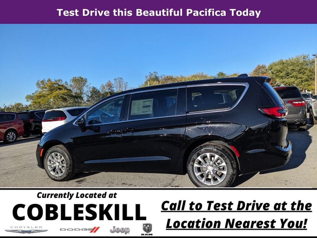 New 2026 Chrysler Pacifica Select Passenger Van