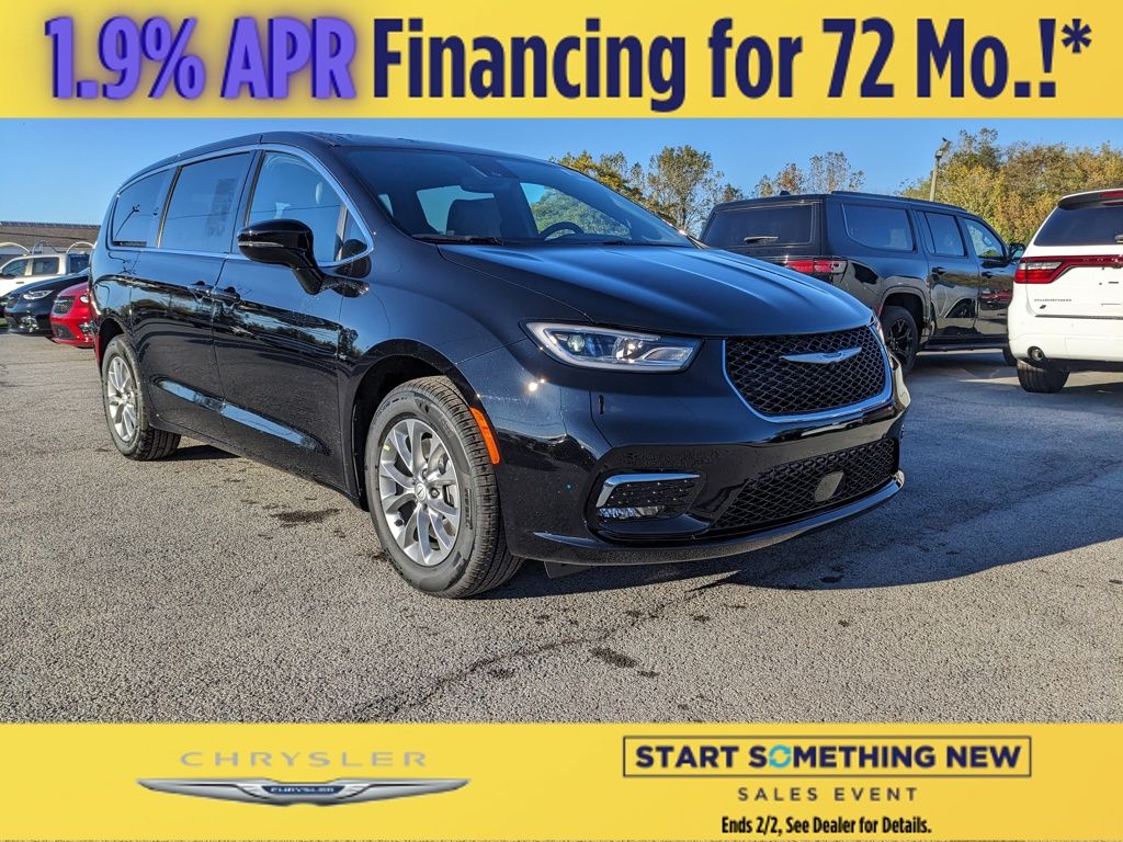 2026 Chrysler Pacifica Select's photo