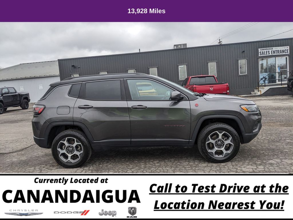 2022 Jeep Compass Trailhawk photo 2