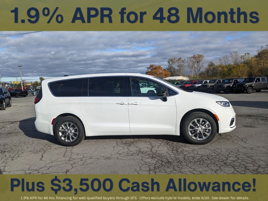 New 2026 Chrysler Pacifica Select Passenger Van