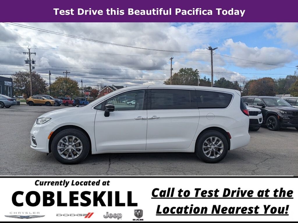 New 2026 Chrysler Pacifica Select Passenger Van