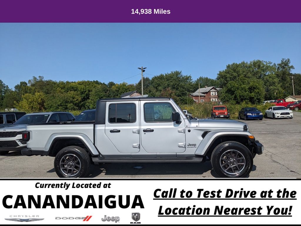 2023 Jeep Gladiator Overland photo 2