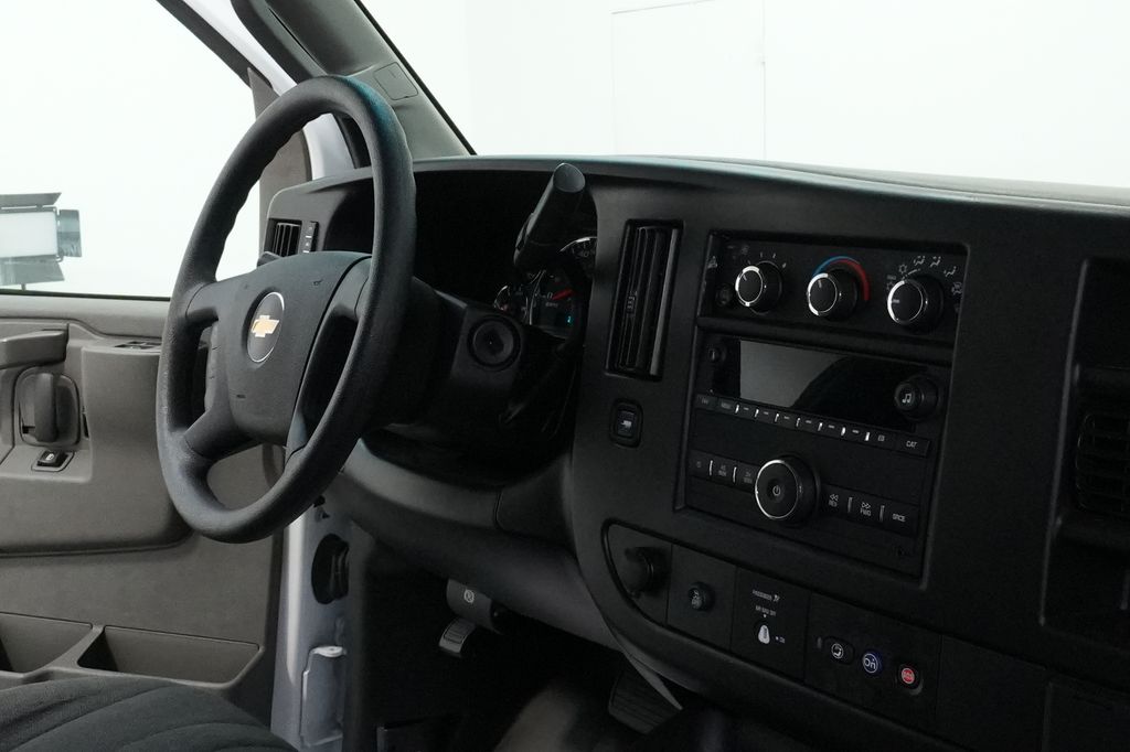 2024 Chevrolet Express Cargo Work Van - Photo 18