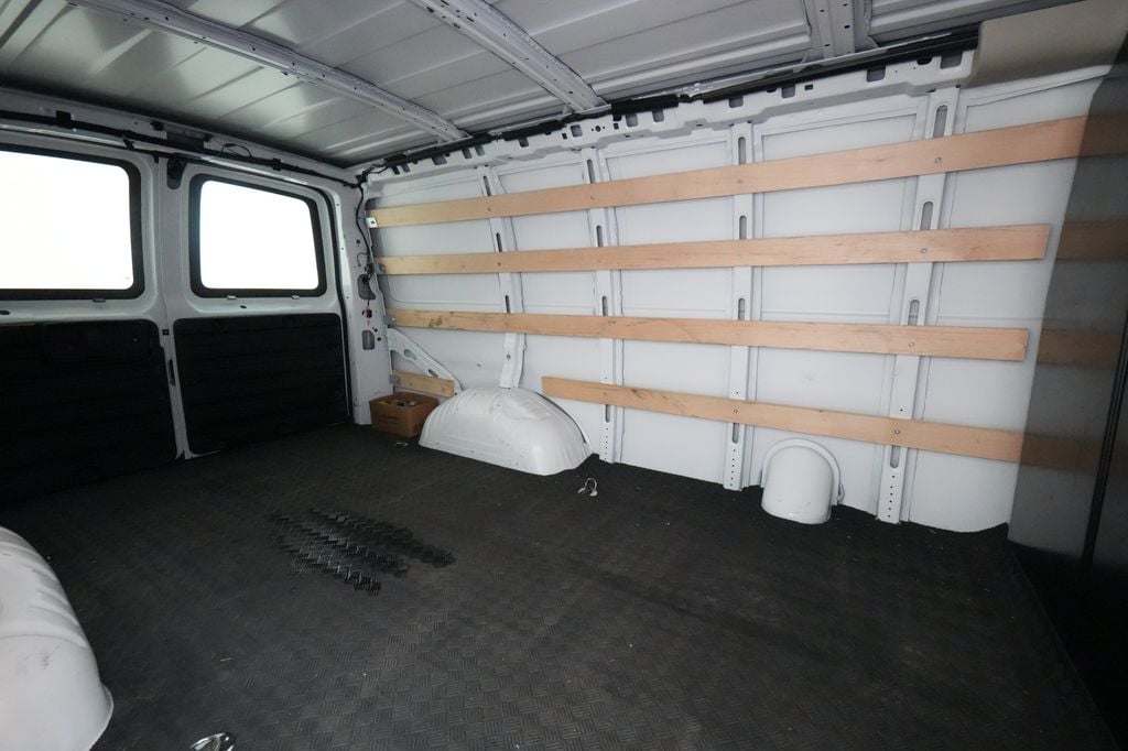 2024 Chevrolet Express Cargo Work Van - Photo 16