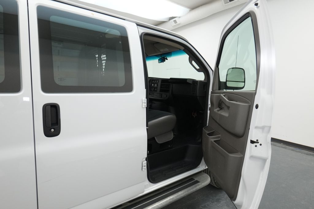 2024 Chevrolet Express Cargo Work Van - Photo 19