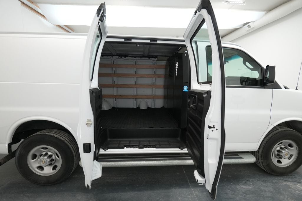 2024 Chevrolet Express Cargo Work Van - Photo 17