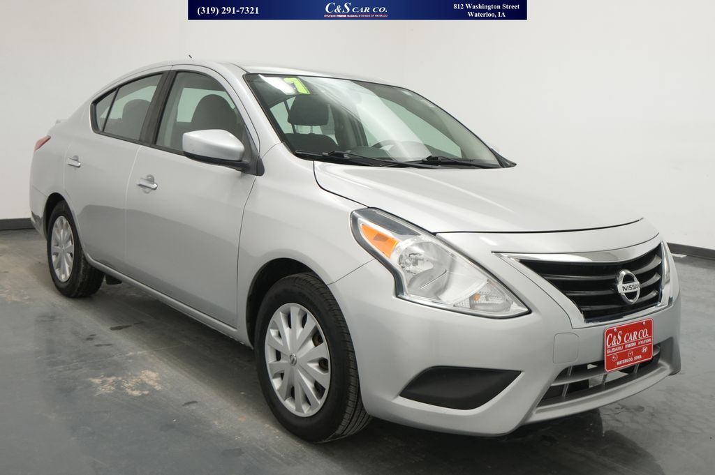 2017 Nissan Versa 1.6 SV CVT's photo