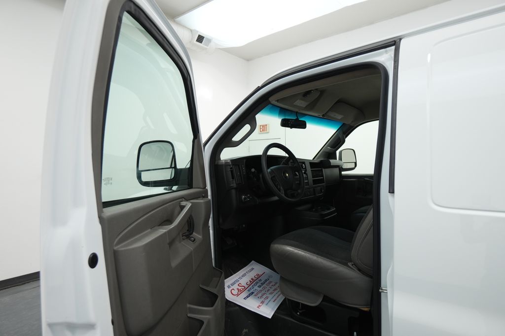 2024 Chevrolet Express Cargo Work Van - Photo 14