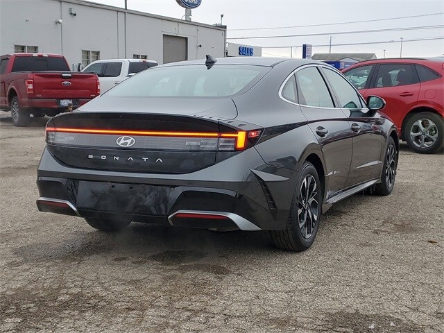 2025 Hyundai Sonata SEL photo 4