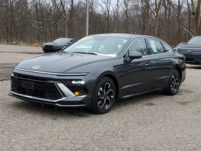 2025 Hyundai Sonata SEL photo 2