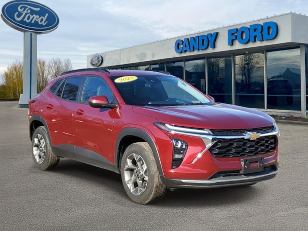 Used 2025 Chevrolet Trax LT SUV