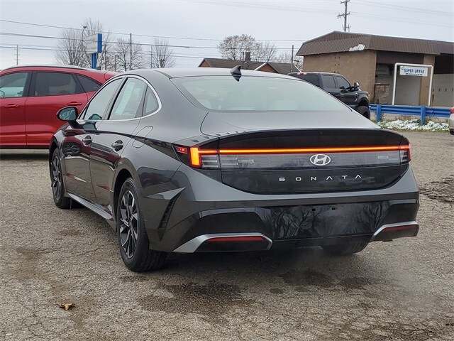 2025 Hyundai Sonata SEL photo 3