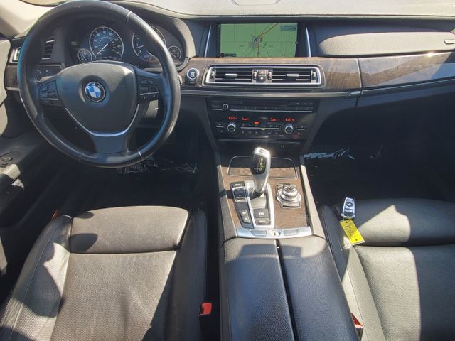 2013 BMW 7 Series 740i - Photo 13