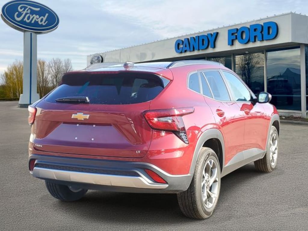 Used 2025 Chevrolet Trax LT SUV