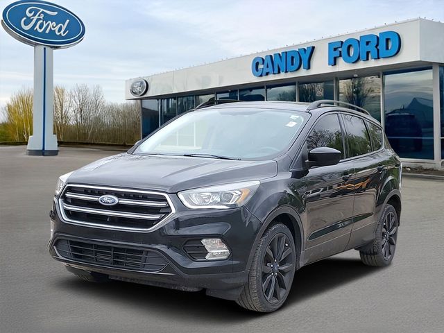 Used 2017 Ford Escape SE with VIN 1FMCU9G95HUD38889 for sale in Charlotte, MI