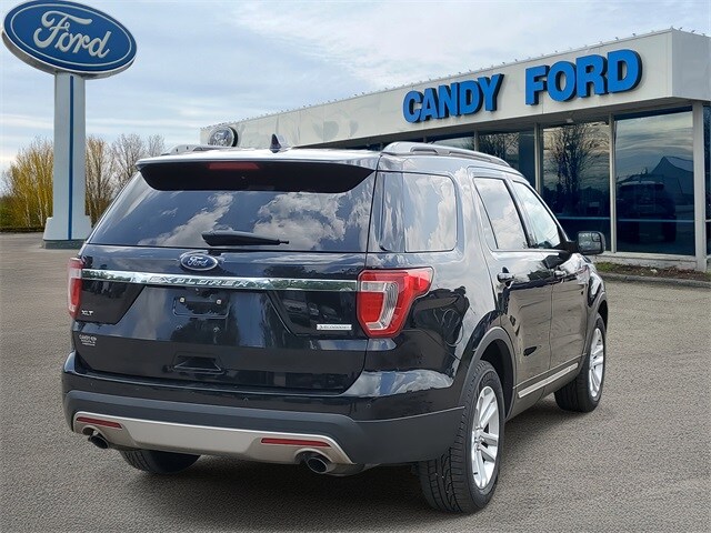 2017 Ford Explorer XLT photo 4