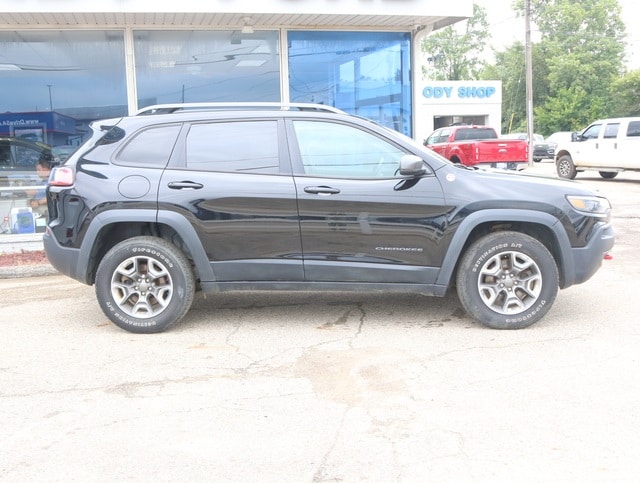 Used 2019 Jeep Cherokee Trailhawk with VIN 1C4PJMBX8KD405242 for sale in Charlotte, MI