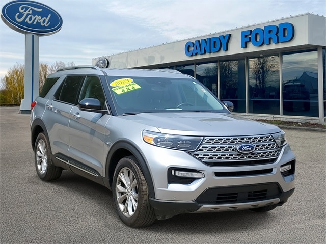 2023 Ford Explorer Limited's photo