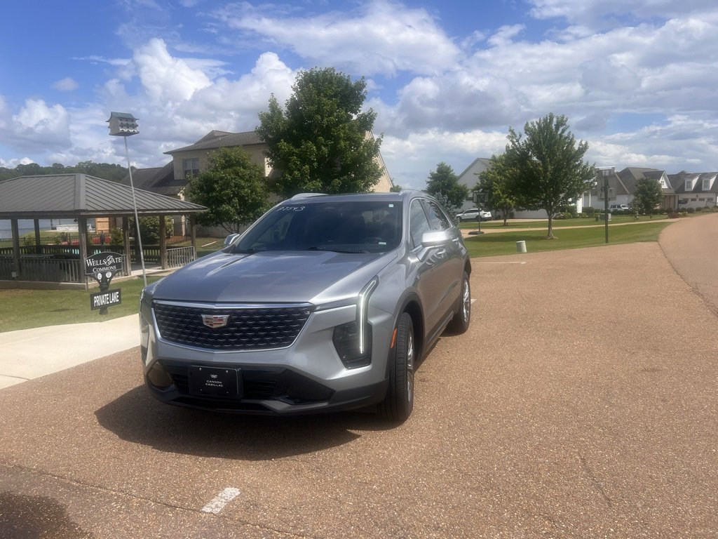2025 Cadillac XT4 Premium Luxury photo 4