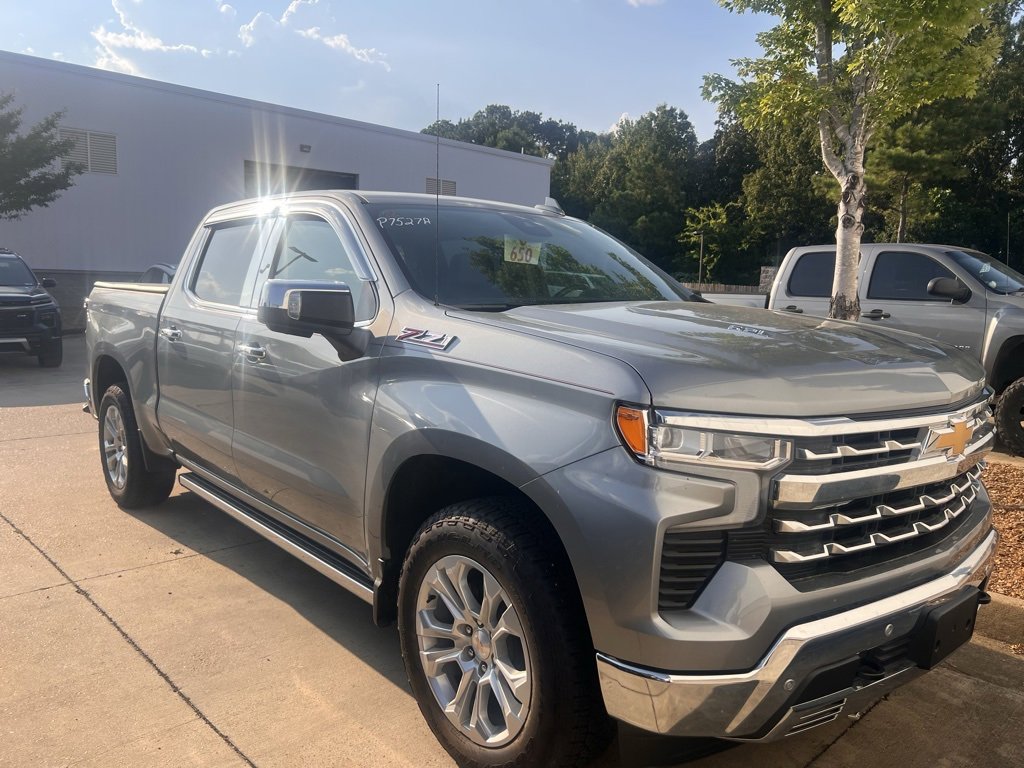 2023 Chevrolet Silverado 1500 LTZ photo 2