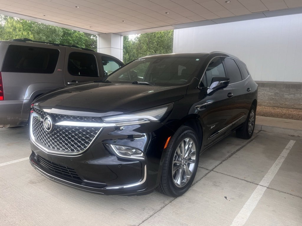 2024 Buick Enclave Avenir photo 2