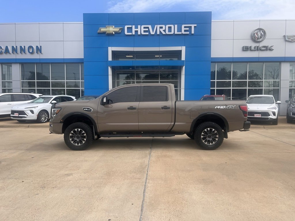 2022 Nissan Titan PRO-4X photo 2