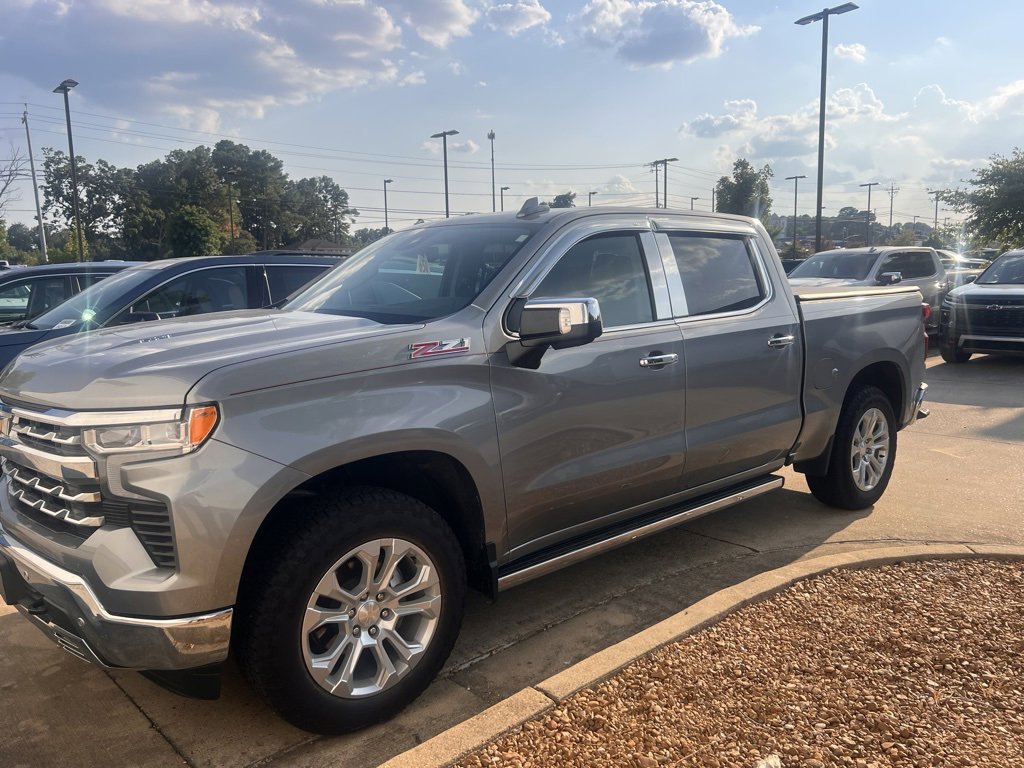 2023 Chevrolet Silverado 1500 LTZ photo 3