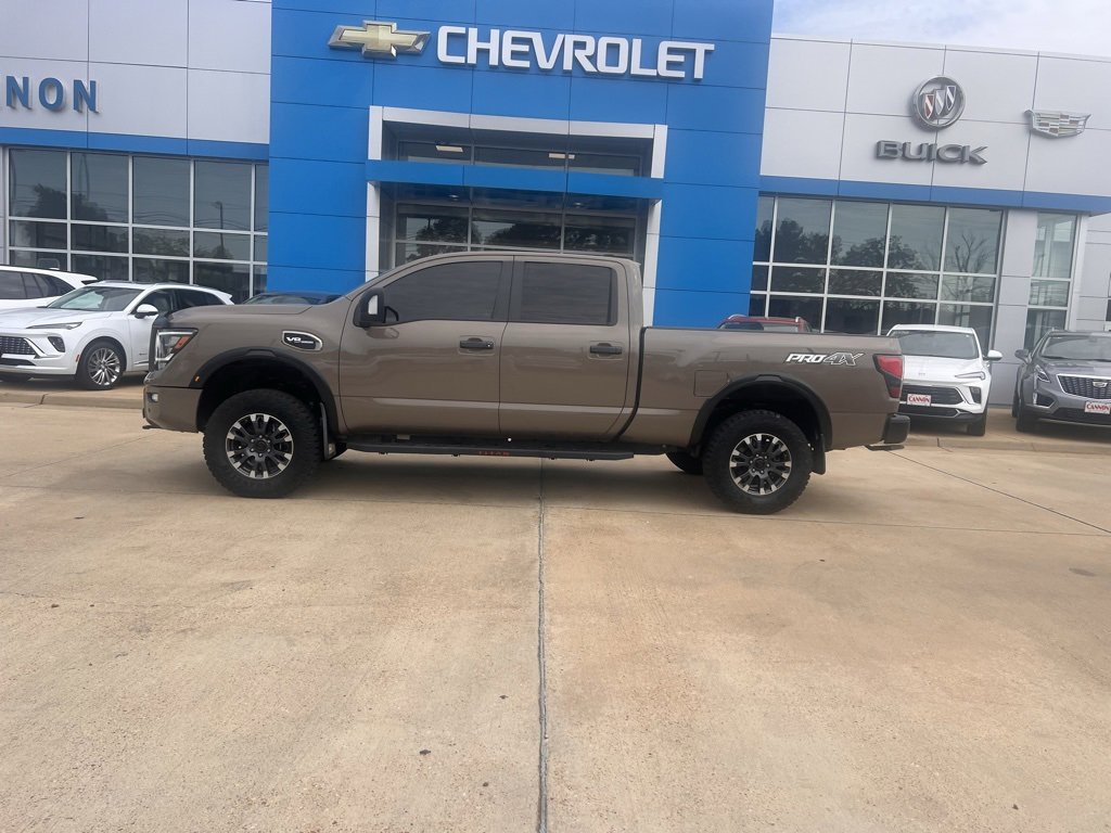 2022 Nissan Titan PRO-4X photo 3