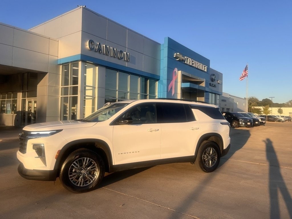 Used 2024 Chevrolet Traverse LT SUV