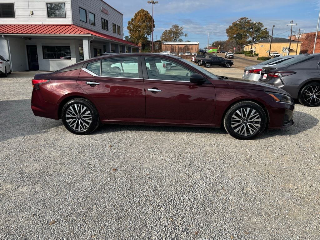 Used 2024 Nissan Altima 2.5 SV Sedan