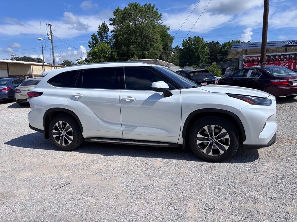 Used 2022 Toyota Highlander XLE SUV