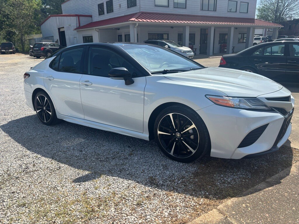 2020 Toyota Camry XSE V6 photo 3