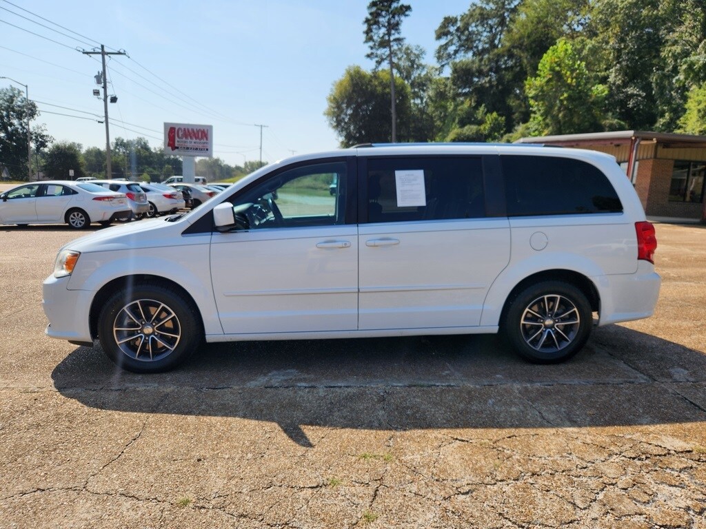 2017 Dodge Grand Caravan SXT photo 2
