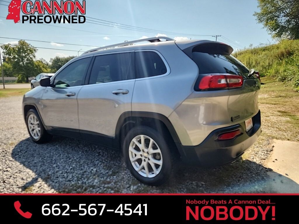 Used 2017 Jeep Cherokee Latitude FWD SUV