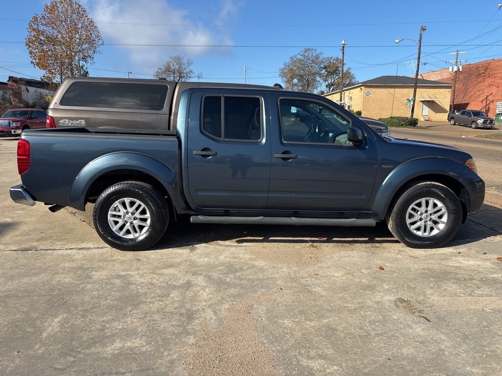 2014 Nissan Frontier SV photo 2
