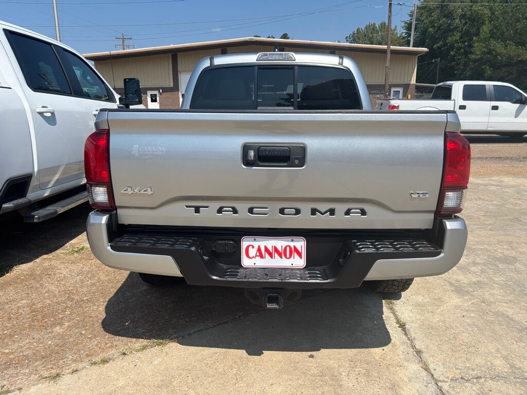 2023 Toyota Tacoma V6 4x4 photo 3