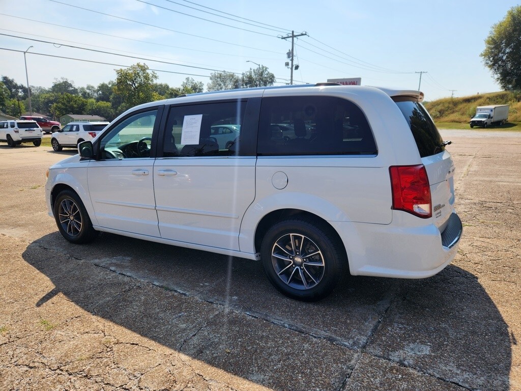 2017 Dodge Grand Caravan SXT photo 3