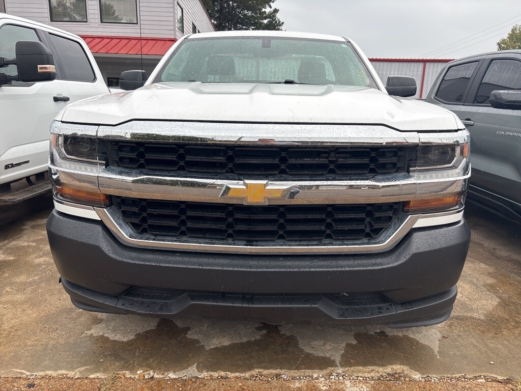 2017 Chevrolet Silverado 1500 photo 2